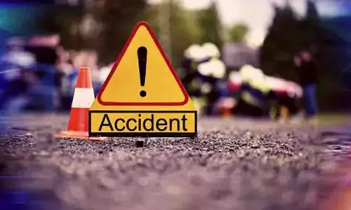 तेज रफ्तार डंपर ने बाइक सवार दंपती को रौंदा, पति की मौके पर मौत