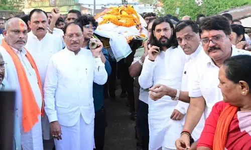 CM विष्णुदेव साय ने स्वर्गीय विधायक डोमनलाल कोर्सेवाड़ा को दी अंतिम विदाई