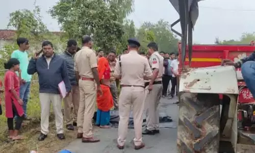 ट्रक-बाइक की भीषण टक्कर, पति-पत्नी की मौत, बच्चा गंभीर
