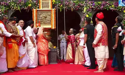 सिंहस्थ कुंभ का आगाज, राष्ट्रपति मुर्मु ने किया ध्वजारोहण
