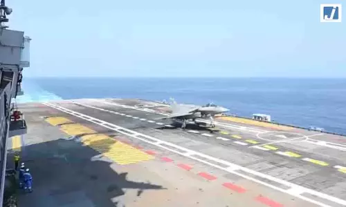 INS विक्रांत पर पहली बार उतरा राफेल मरीन.... INS विक्रांत पर पहली बार उतरा राफेल मरीन....