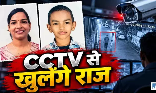 18वीं मंजिल से गिरकर मां-बेटे की मौत, गैलरी में मिले जूते-चप्पल 18वीं मंजिल से गिरकर मां-बेटे की मौत, गैलरी में मिले जूते-चप्पल