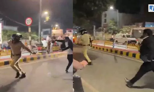 पुलिसकर्मी के पीछे बेल्ट लेकर दौड़ा वकील, वीडियो चर्चा में, FIR दर्ज पुलिसकर्मी के पीछे बेल्ट लेकर दौड़ा वकील, वीडियो चर्चा में, FIR दर्ज