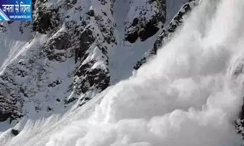 केदारताल ट्रैक पर हिमस्खलन, 8 लोग फंसे, खराब मौसम से रेस्क्यू बाधित केदारताल ट्रैक पर हिमस्खलन, 8 लोग फंसे, खराब मौसम से रेस्क्यू बाधित