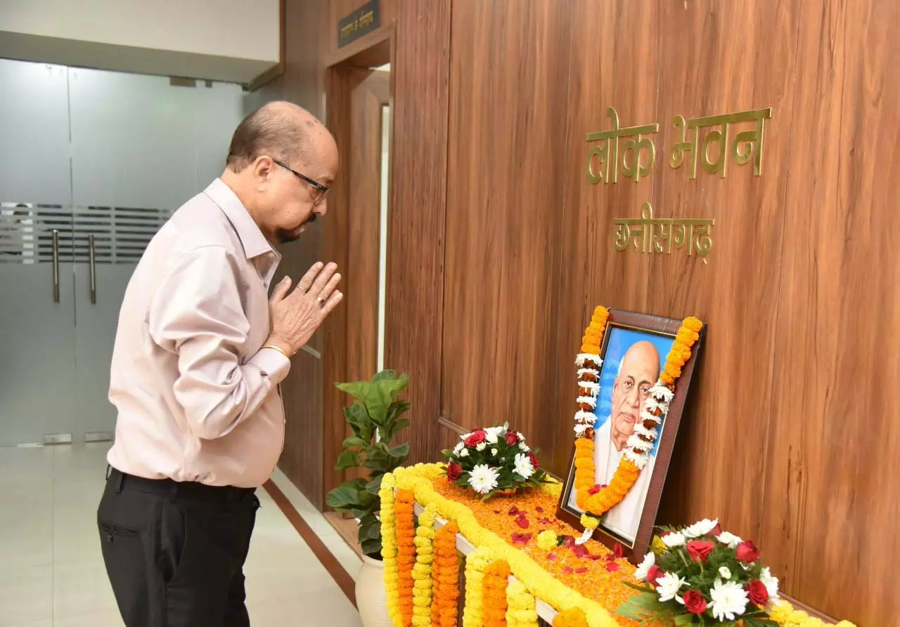 राज्यपाल रमेन डेका ने सरदार वल्लभ भाई पटेल की जयंती पर उन्हें किया नमन राज्यपाल रमेन डेका ने सरदार वल्लभ भाई पटेल की जयंती पर उन्हें किया नमन
