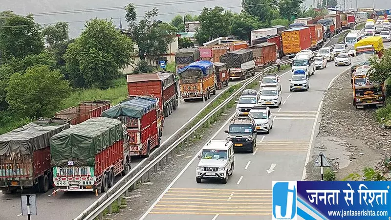 सुरक्षा काफिले से ट्रैफिक जाम कम करने की मांग सुरक्षा काफिले से ट्रैफिक जाम कम करने की मांग