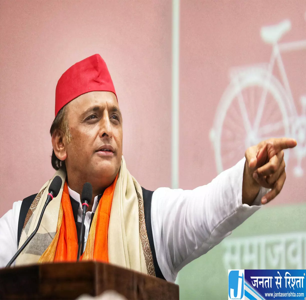 जाति की राजनीति पर अखिलेश यादव का हमला जाति की राजनीति पर अखिलेश यादव का हमला