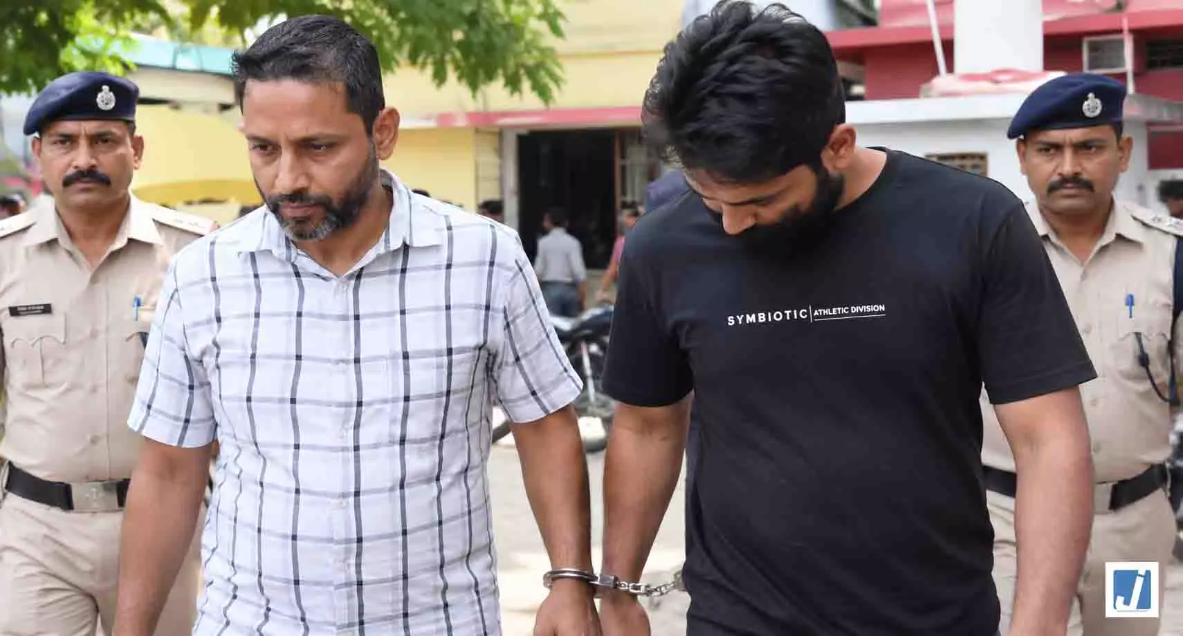 पाकिस्तान की ISI के लिए जासूसी का शक, सेना का जवान राजबीर सिंह गिरफ्तार पाकिस्तान की ISI के लिए जासूसी का शक, सेना का जवान राजबीर सिंह गिरफ्तार
